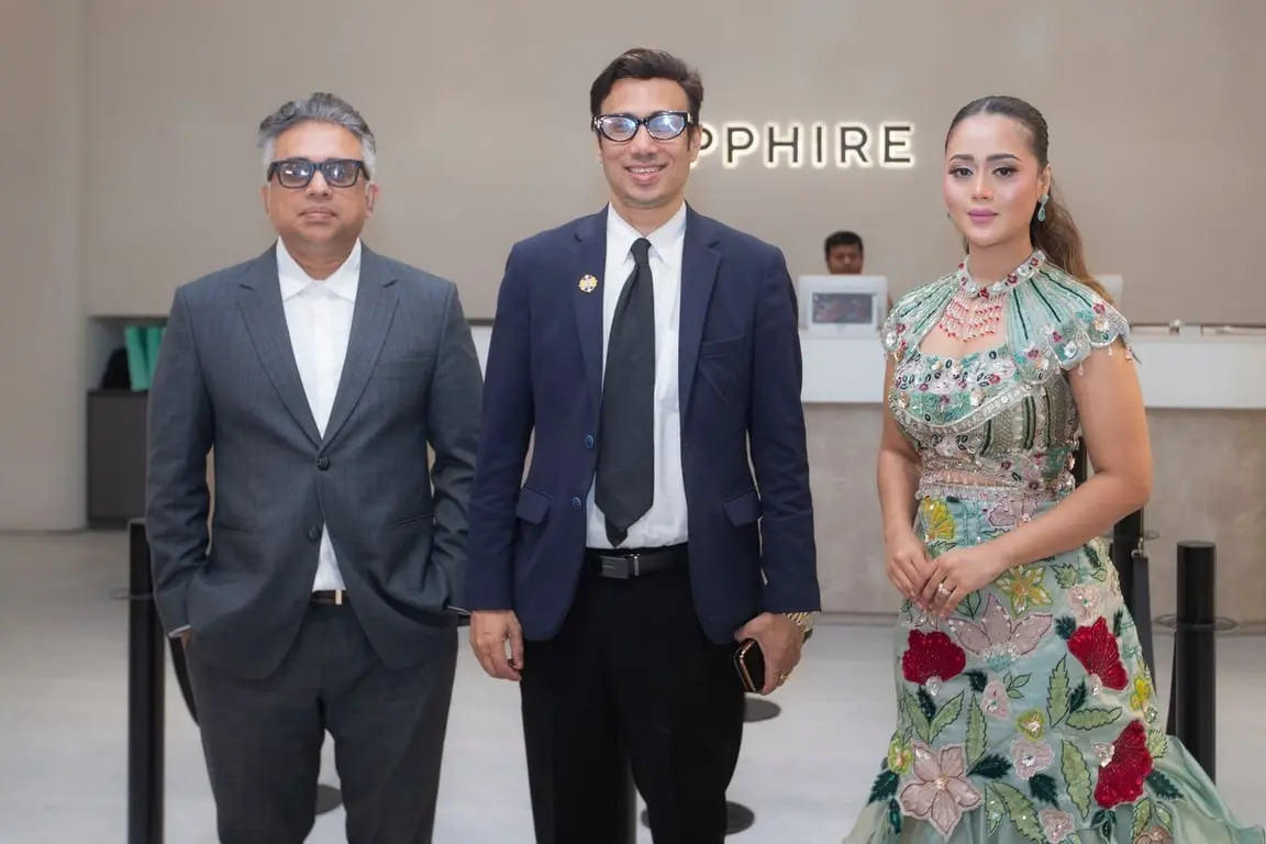 Sapphire Debuts in Dhaka